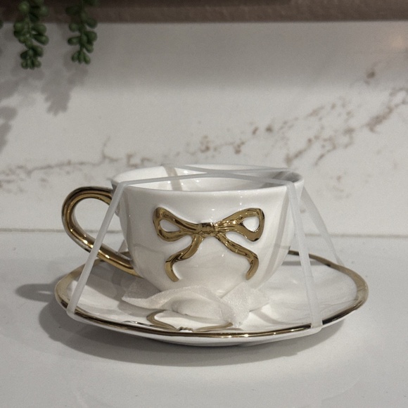 Gold Bow Tea Cup & Saucer Set - Picture 1 of 3